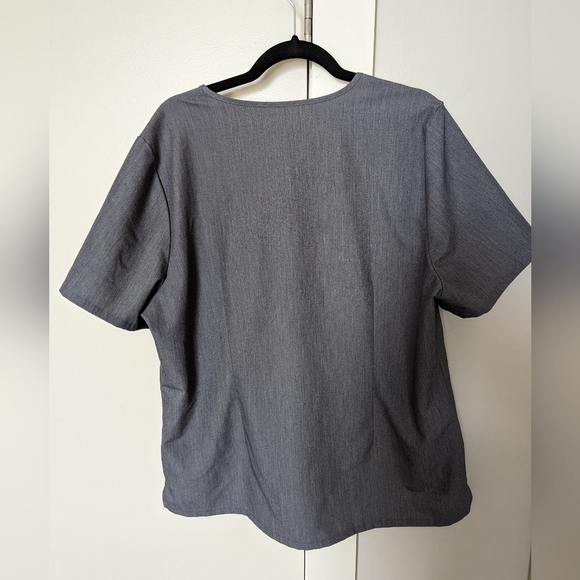 Figs scrubs gray top sz XXL - Picture 2 of 5